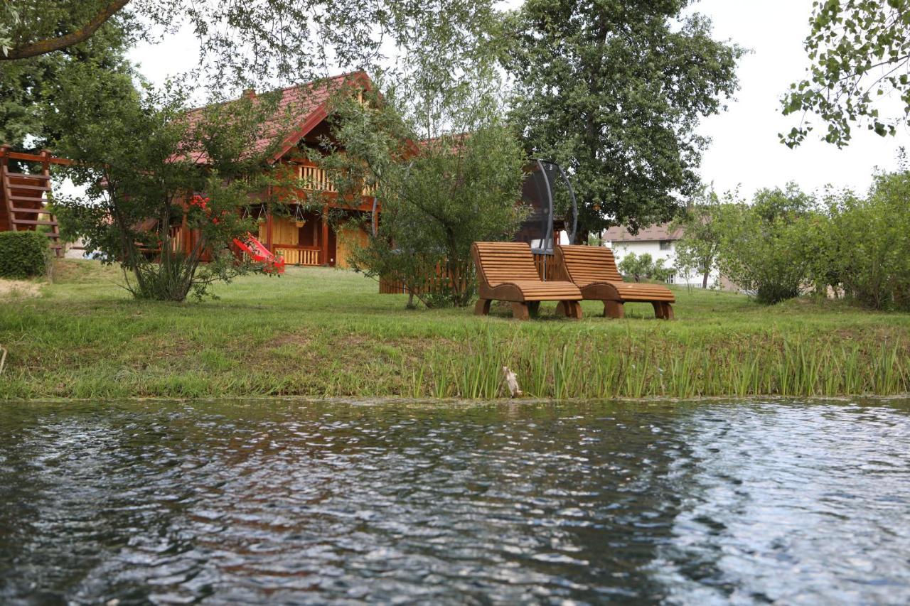 Riverside Apartments Otocac Ngoại thất bức ảnh